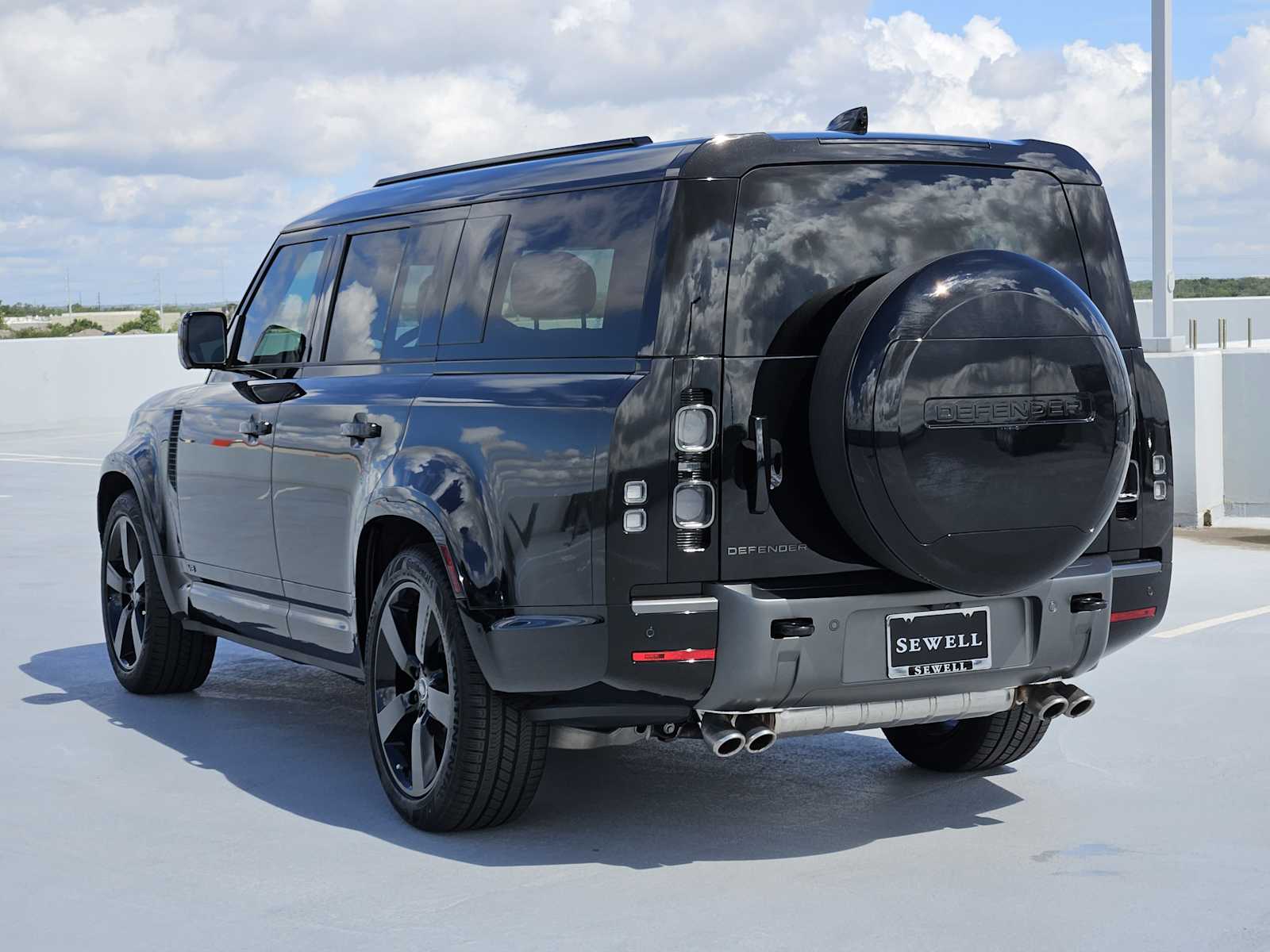 2025 Land Rover Defender 130 V8 photo 7
