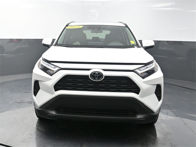 2025 Toyota RAV4 Hybrid XLE photo 2