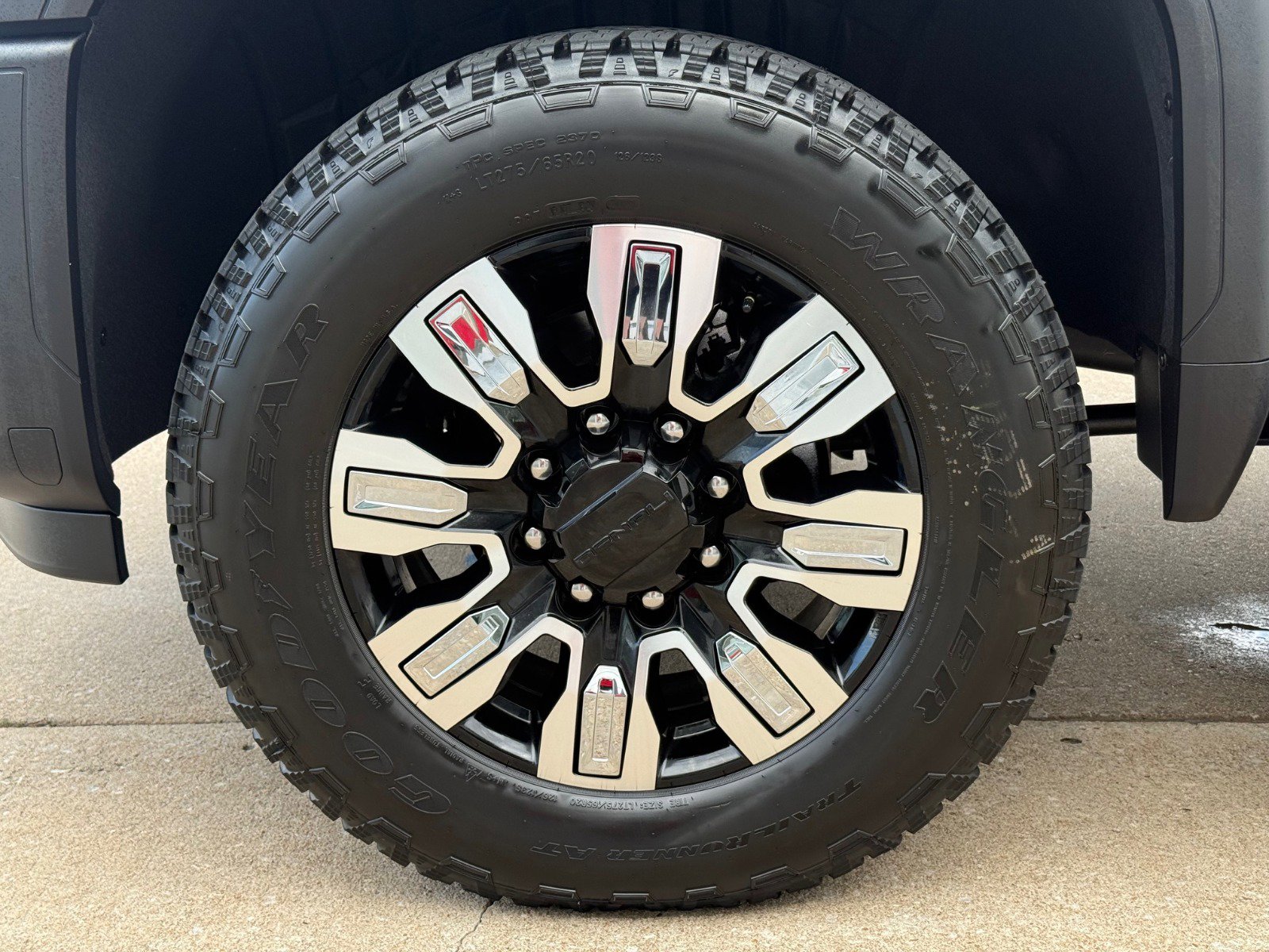 2026 Gmc Sierra 2500 HD Denali photo 3
