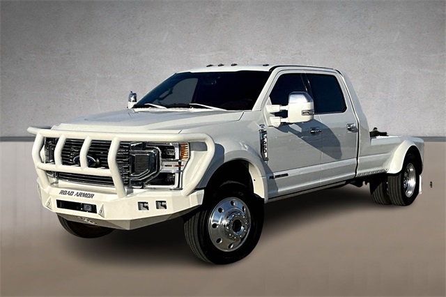 2022 Ford F-450 Super Duty Platinum's photo
