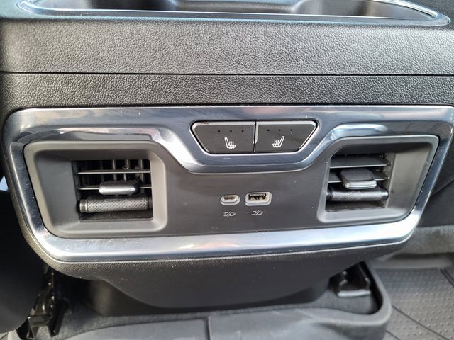 2023 Chevrolet Silverado 1500 High Country photo 17