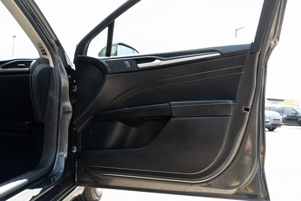 2019 Ford Fusion Hybrid Titanium photo 33