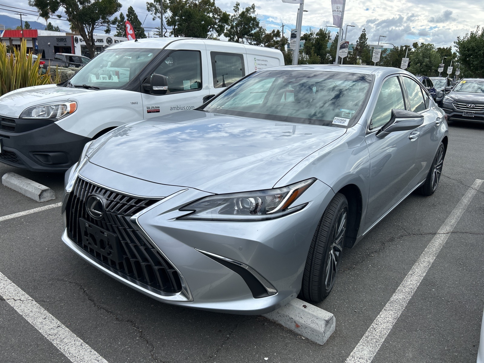 2024 Lexus ES 300h Premium photo 3
