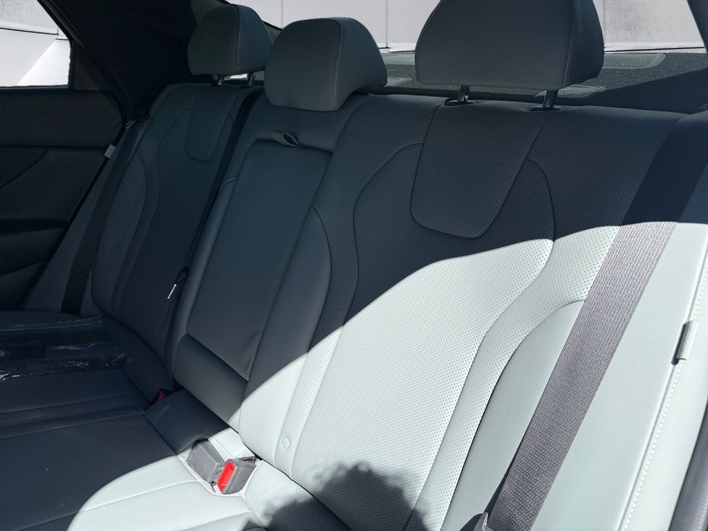 2025 Hyundai Elantra Hybrid Limited photo 17