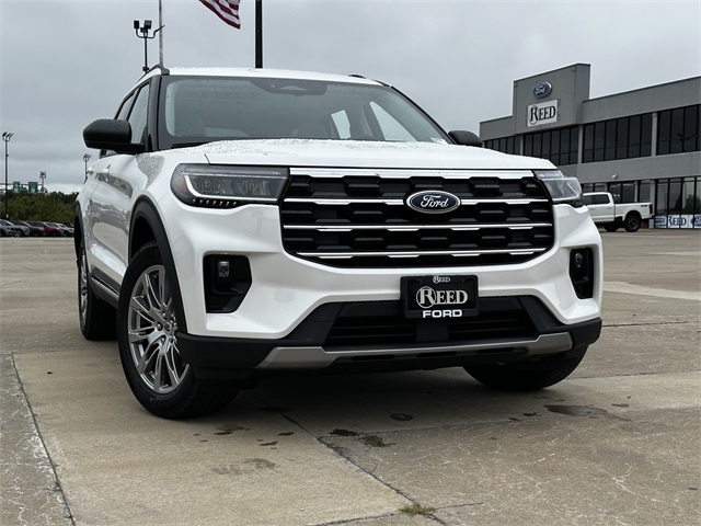 2025 Ford Explorer photo 2