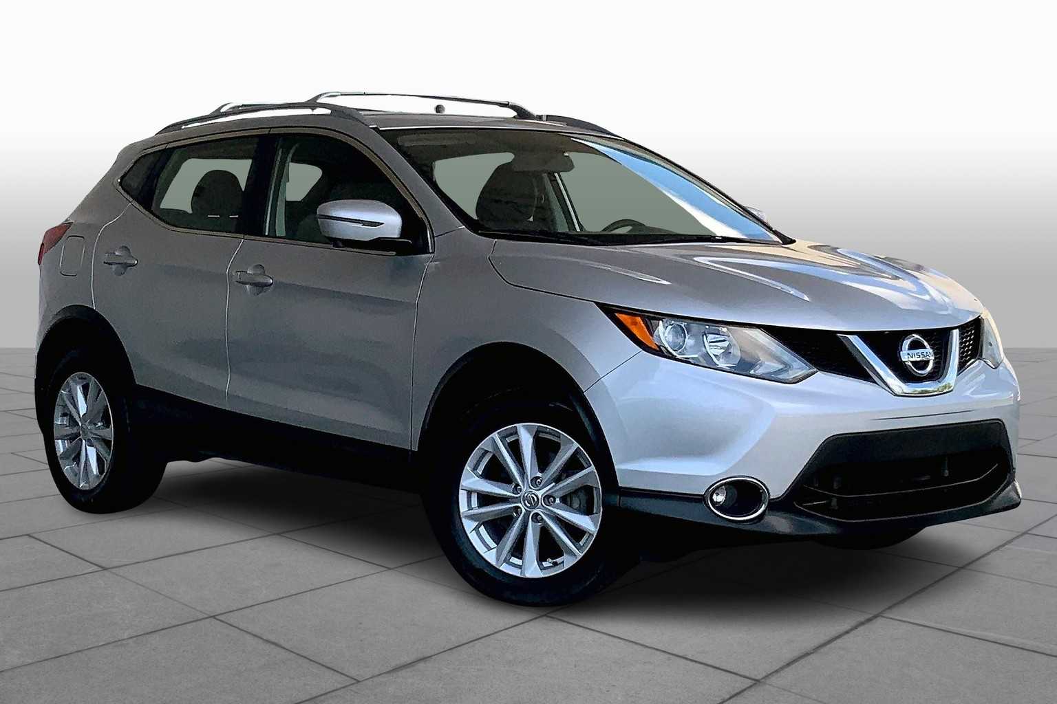 2017 Nissan Rogue Sport SV photo 2
