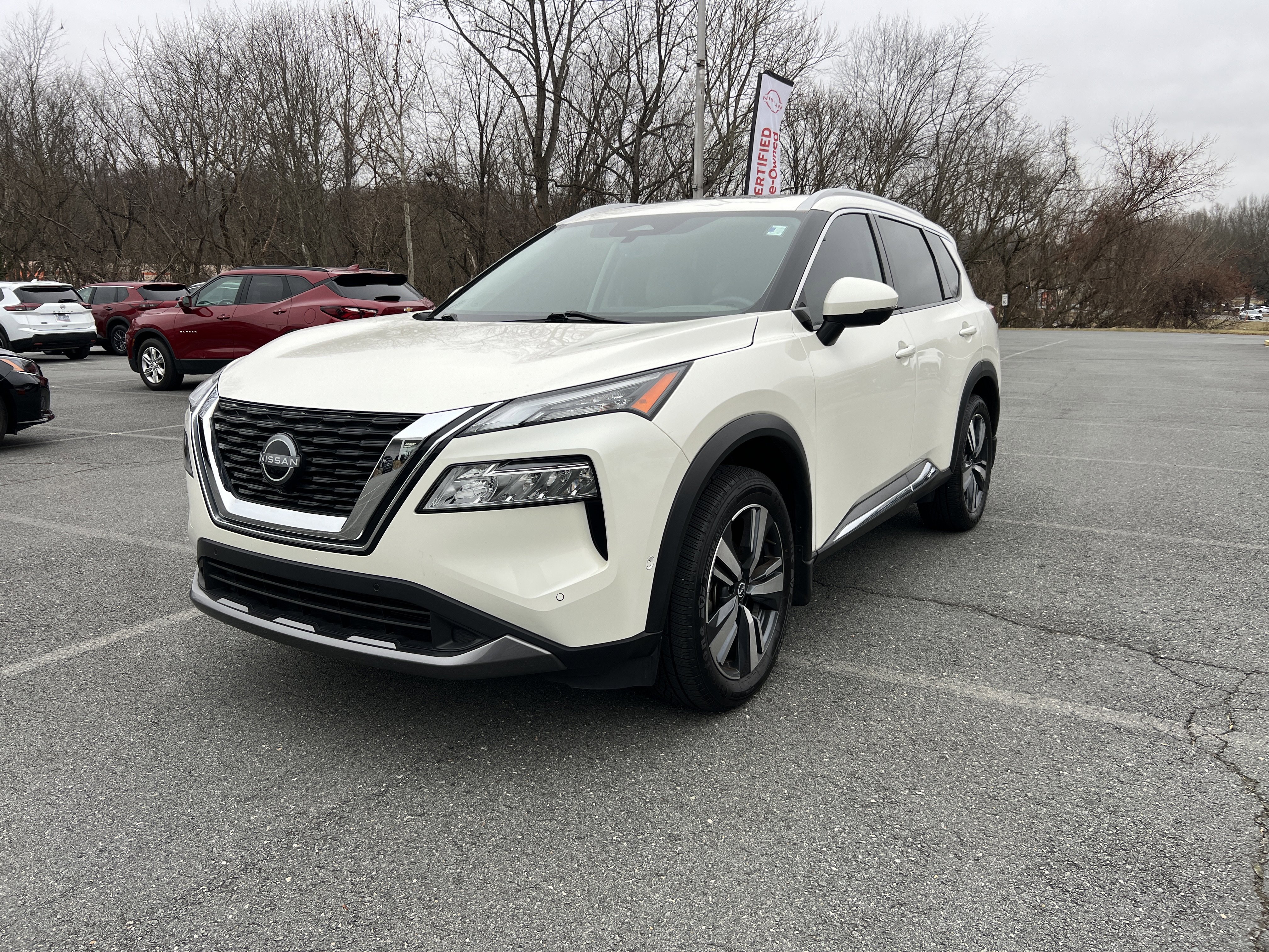 2023 Nissan Rogue SL's photo