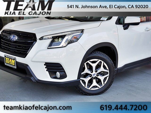 2022 Subaru Forester Premium photo 2