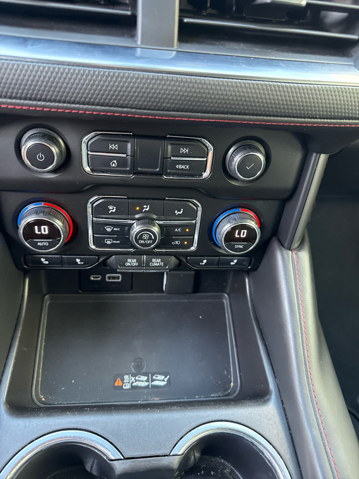 2021 Chevrolet Suburban RST photo 14