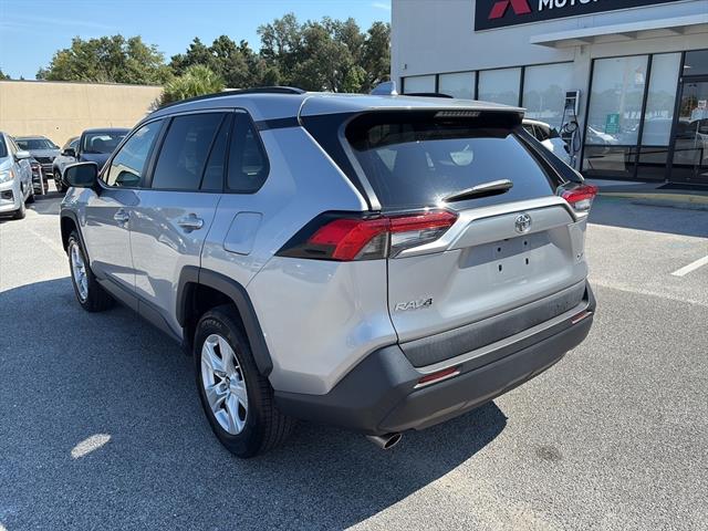2019 Toyota RAV4 XLE photo 4