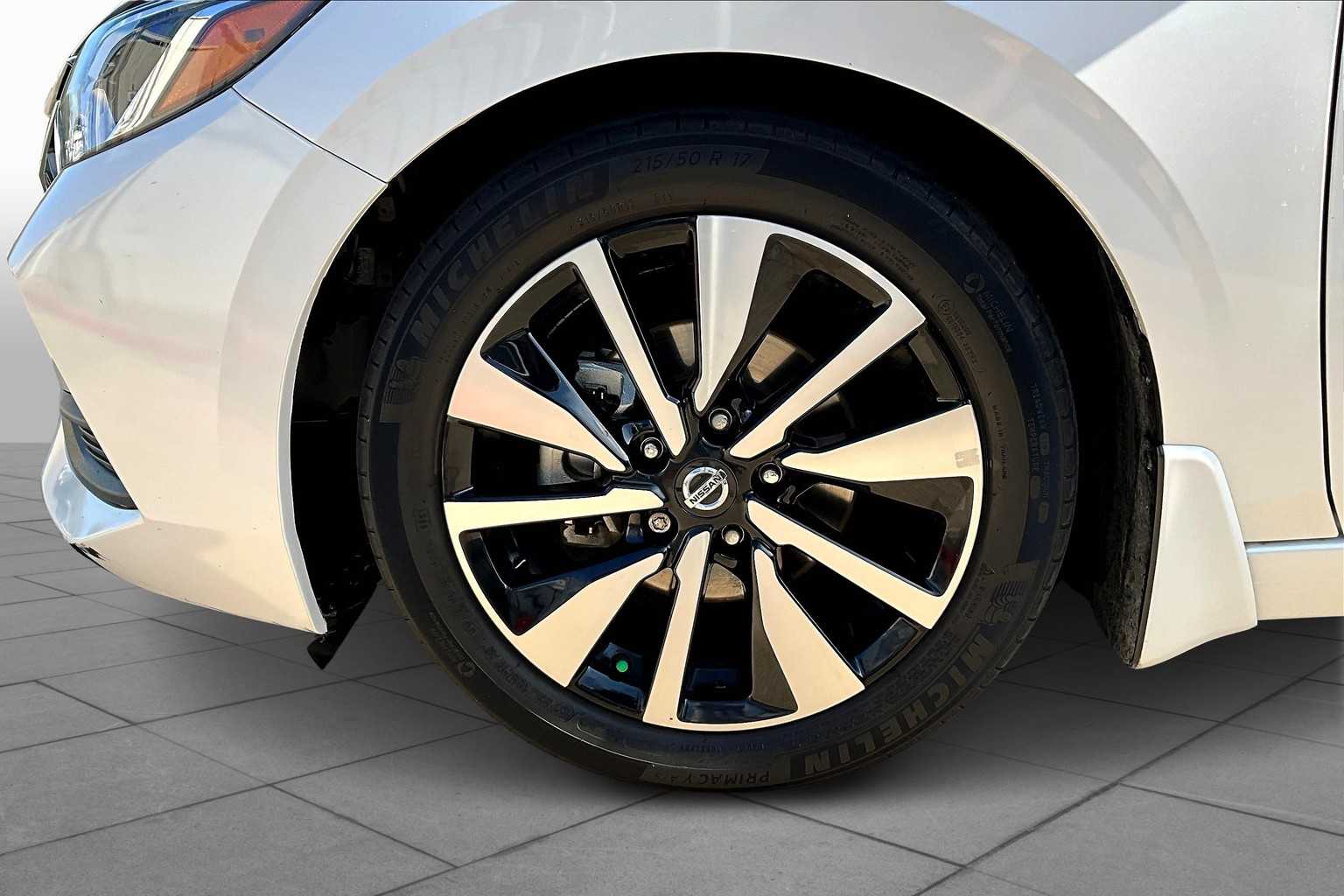 2022 Nissan Sentra SV photo 9