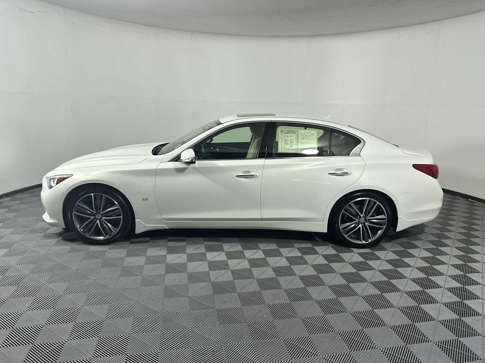 2015 Infiniti Q50 Premium photo 3