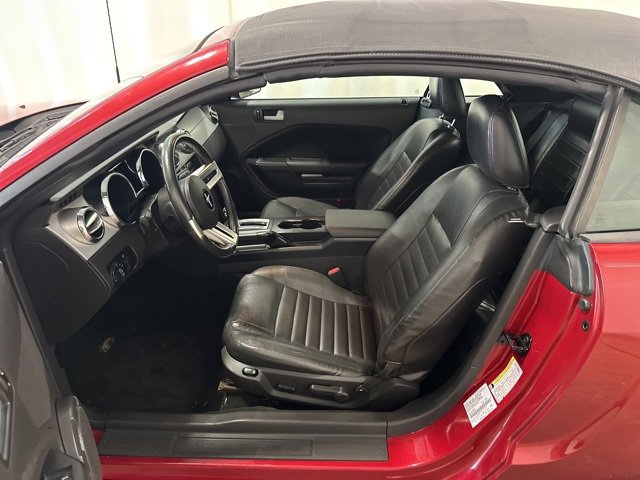 2005 Ford Mustang GT Deluxe Convertible photo 7