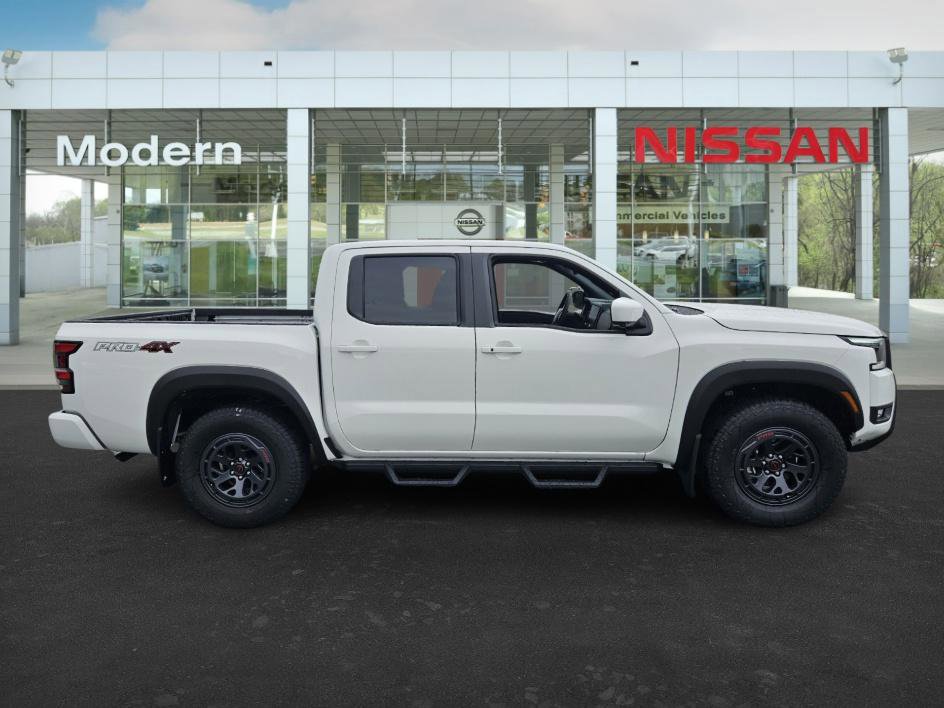 2025 Nissan Frontier Crew Cab PRO-4X photo 3