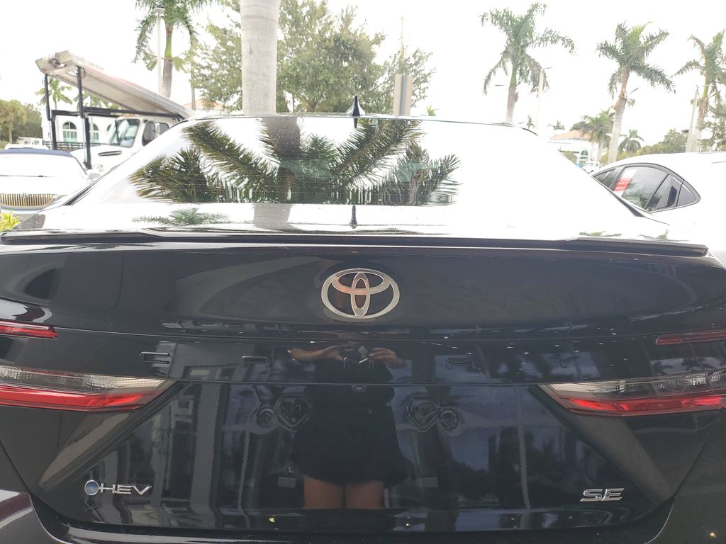 2025 Toyota Camry SE photo 11