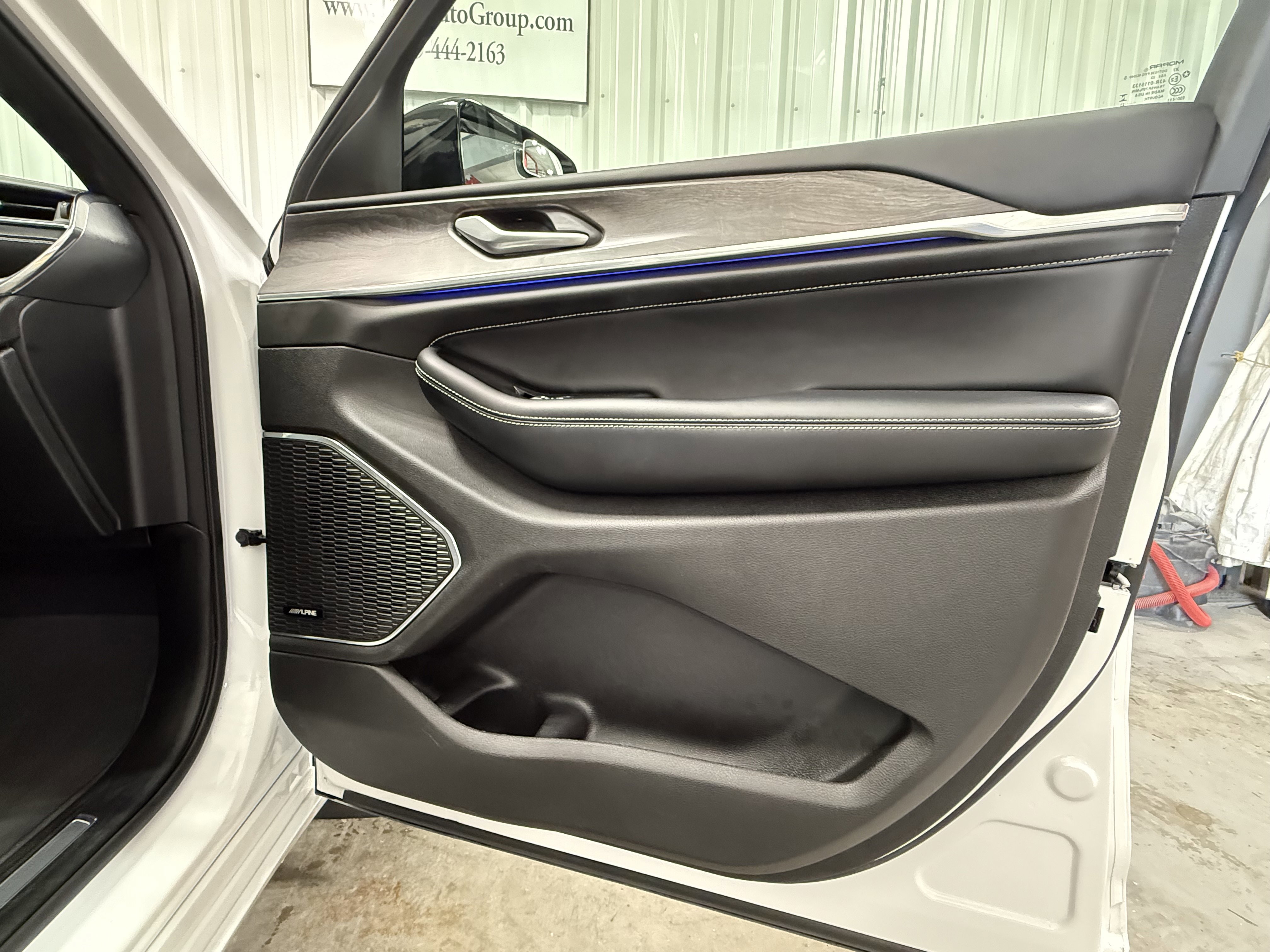 2023 Jeep Grand Cherokee Overland photo 11