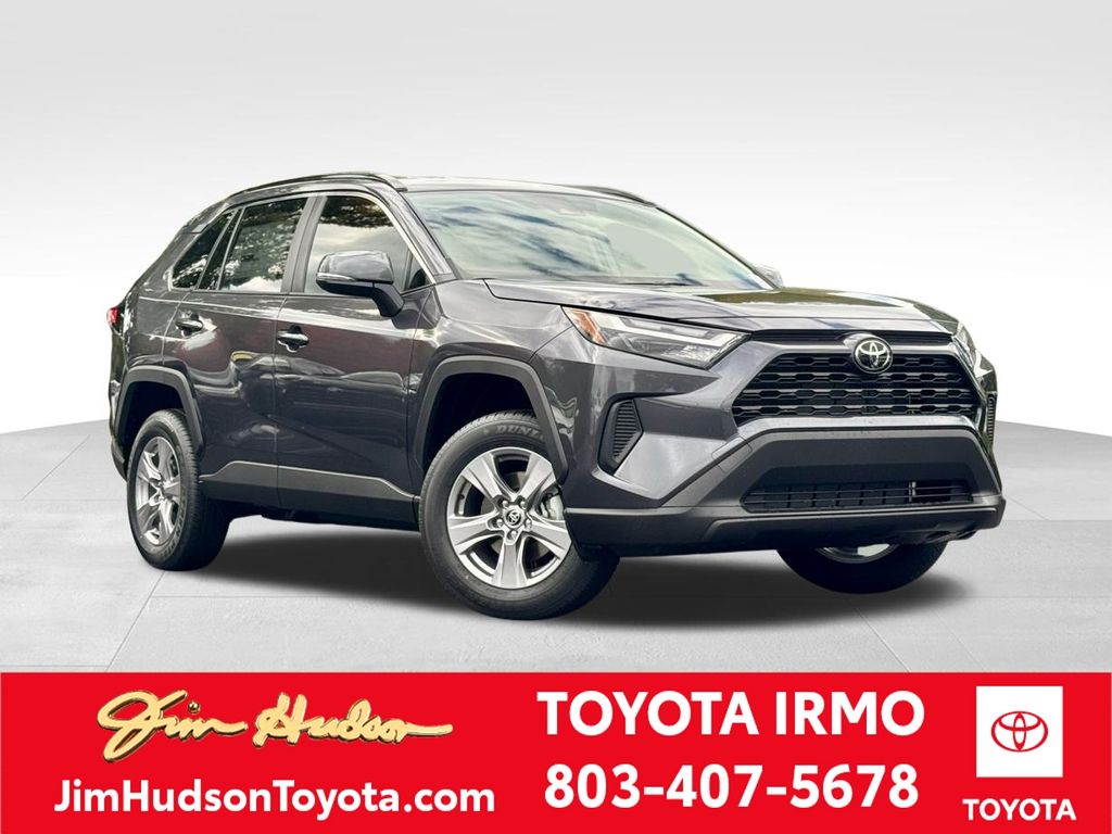 2025 Toyota RAV4 XLE's photo