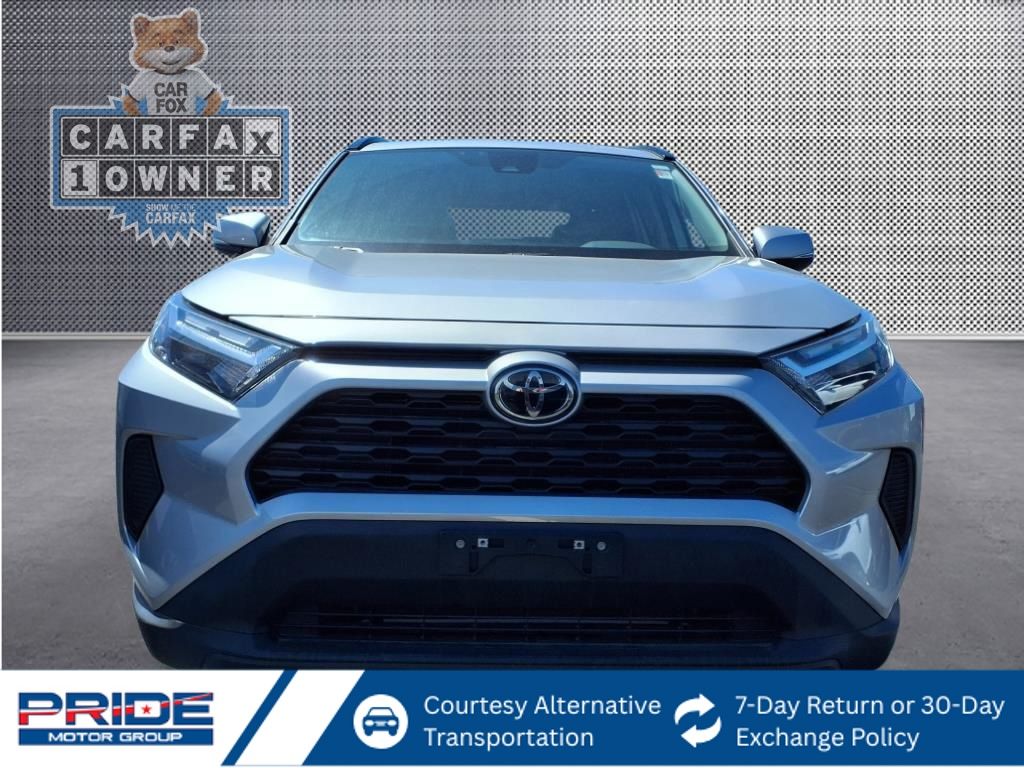 2022 Toyota RAV4 XLE photo 2