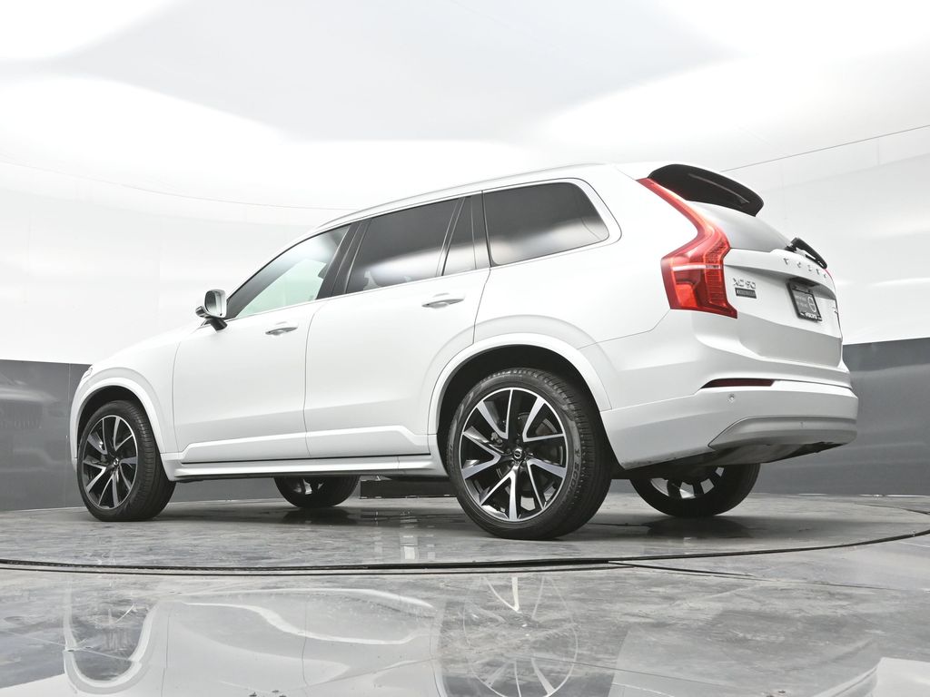 2022 Volvo XC90 T6 Momentum photo 24