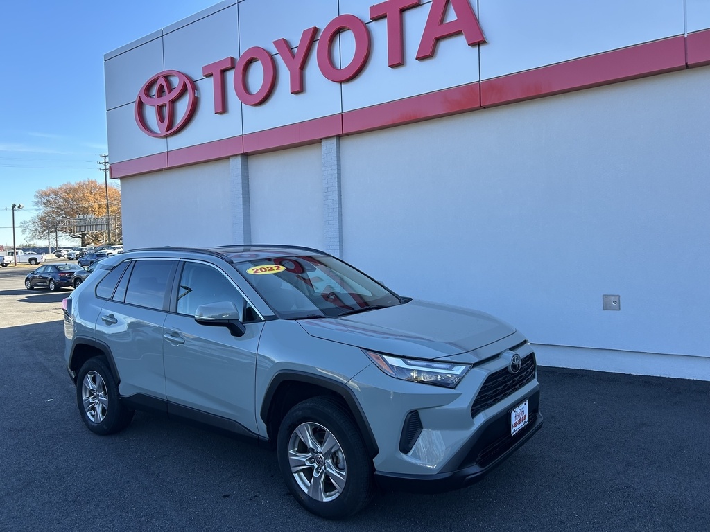 2022 Toyota RAV4 XLE's photo