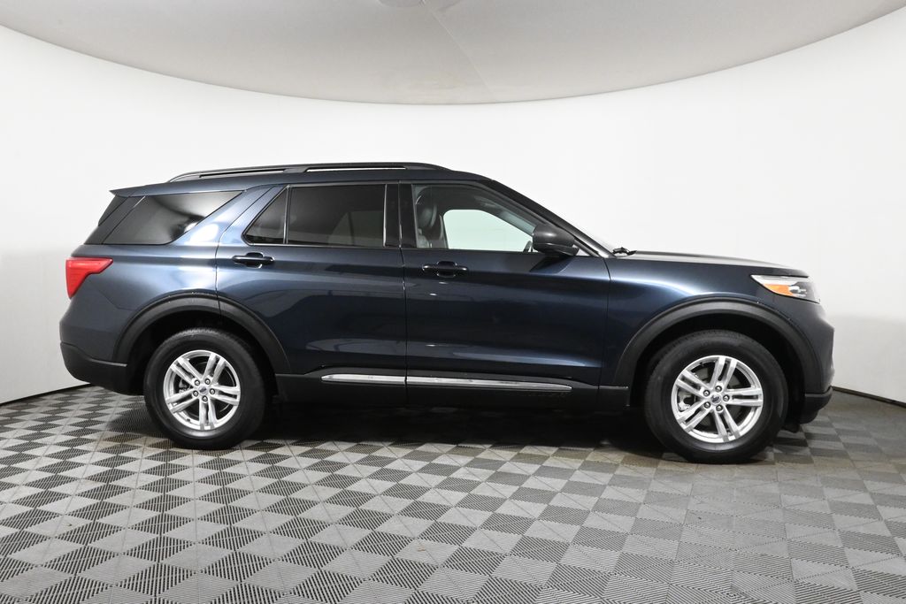 2023 Ford Explorer XLT photo 7