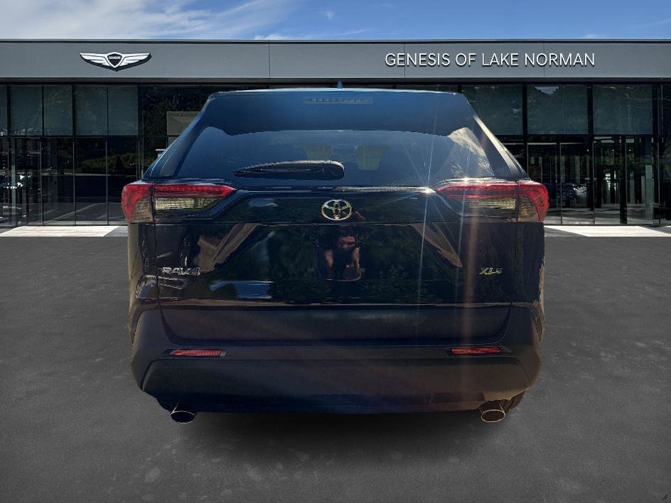 2022 Toyota RAV4 XLE Premium photo 2