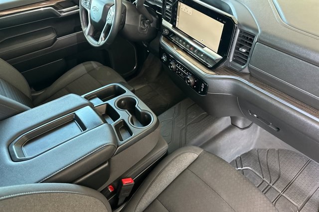 2024 Chevrolet Silverado 1500 RST photo 15