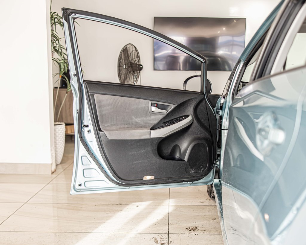 2015 TOYOTA PRIUS - Image 28