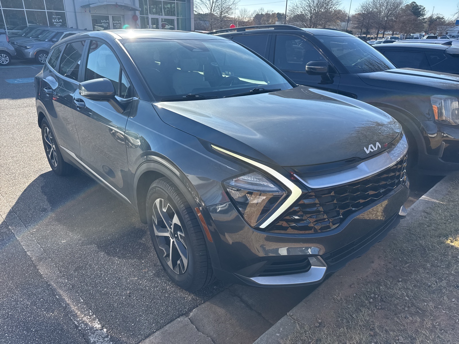 2023 Kia Sportage EX's photo