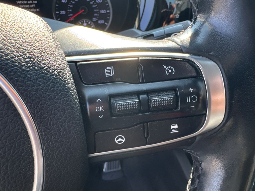 2022 Kia K5 EX photo 24