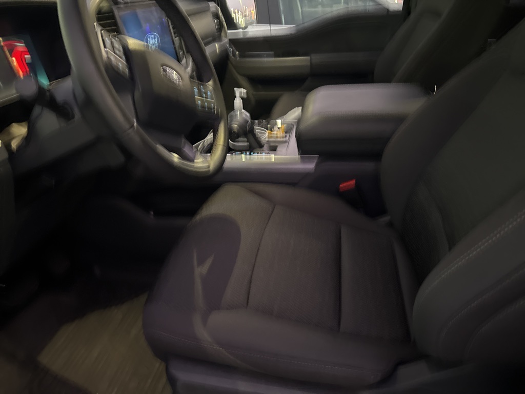 2025 Ford F-150 XLT photo 3
