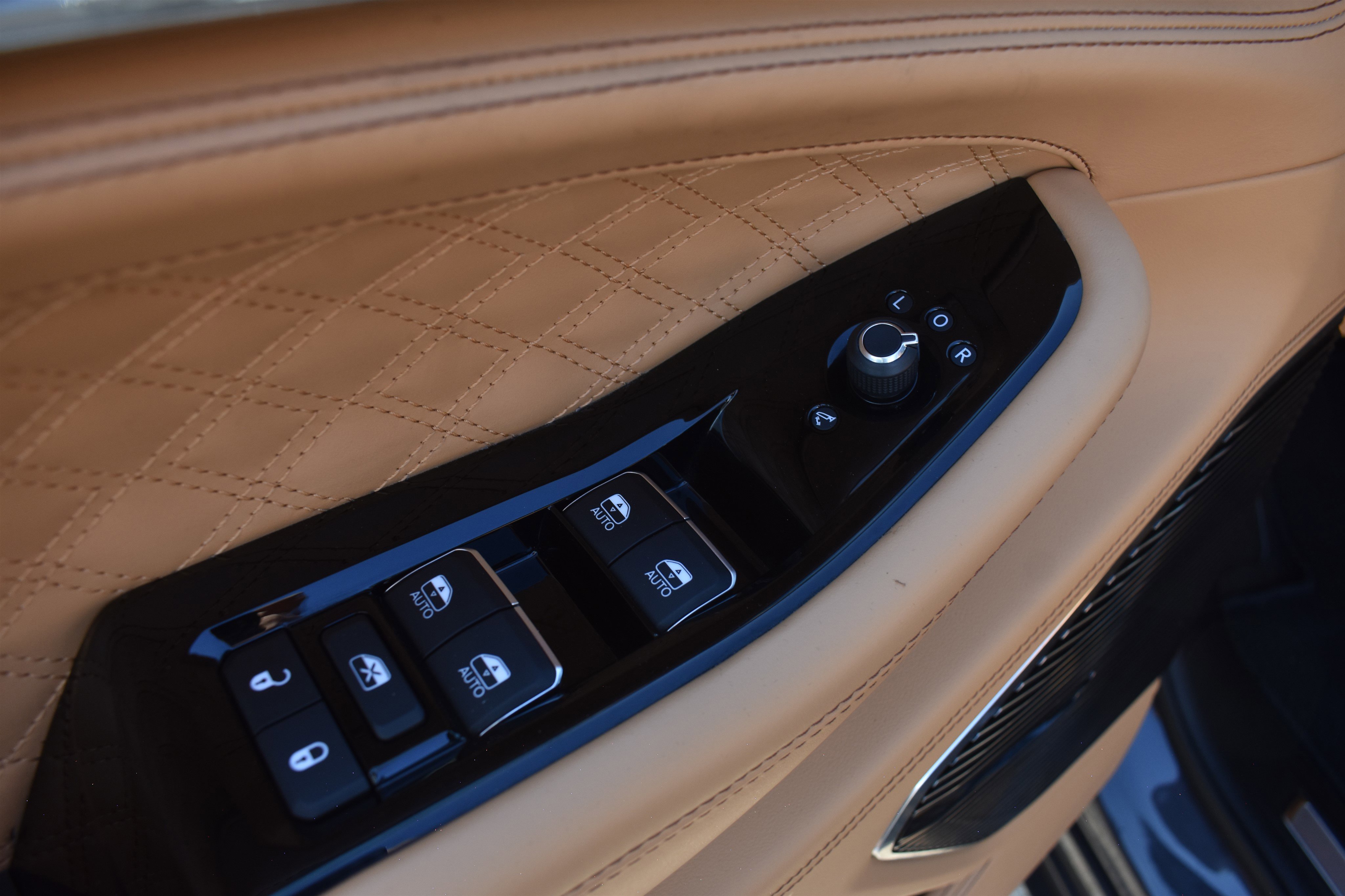 2022 Jeep Cherokee Summit 4xe photo 3