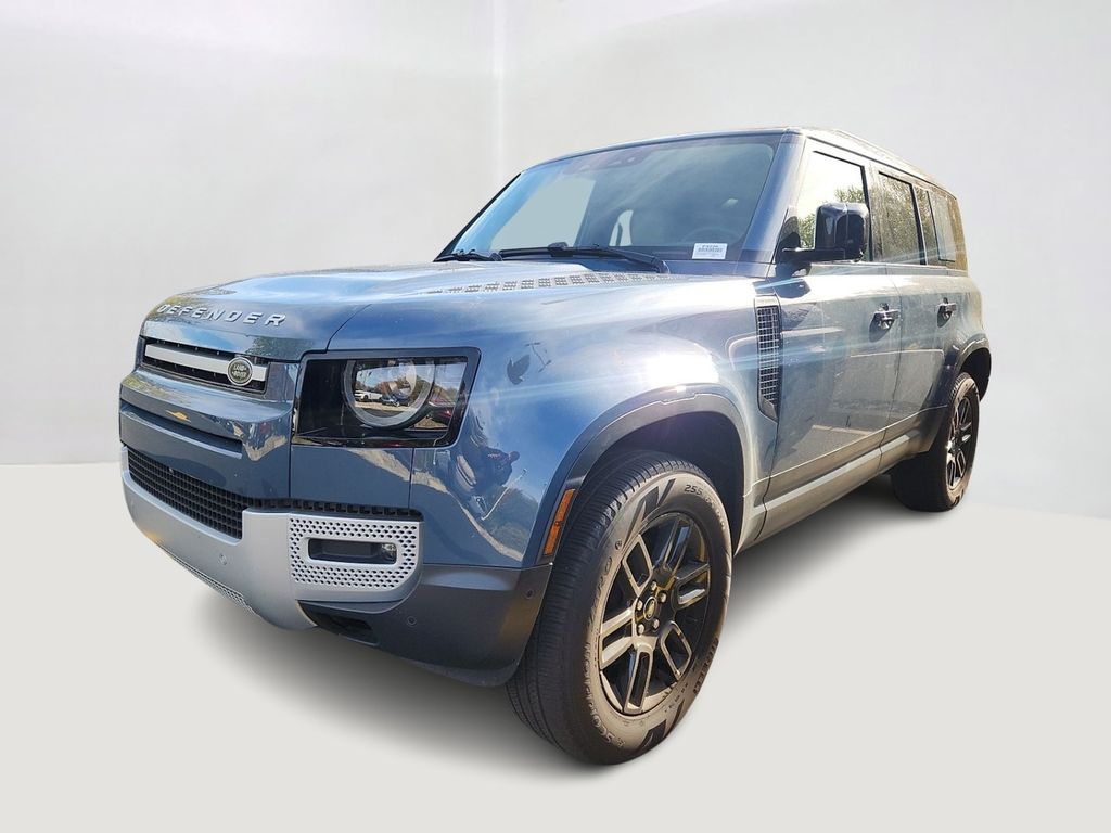 2025 Land Rover Defender S's photo