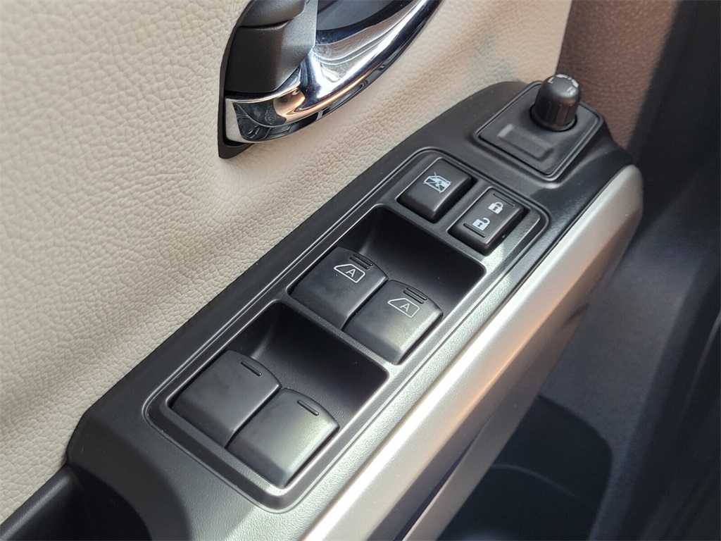 2023 Nissan Titan SV photo 22