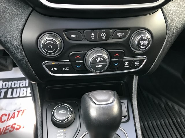 2022 Jeep Cherokee Latitude Lux photo 9