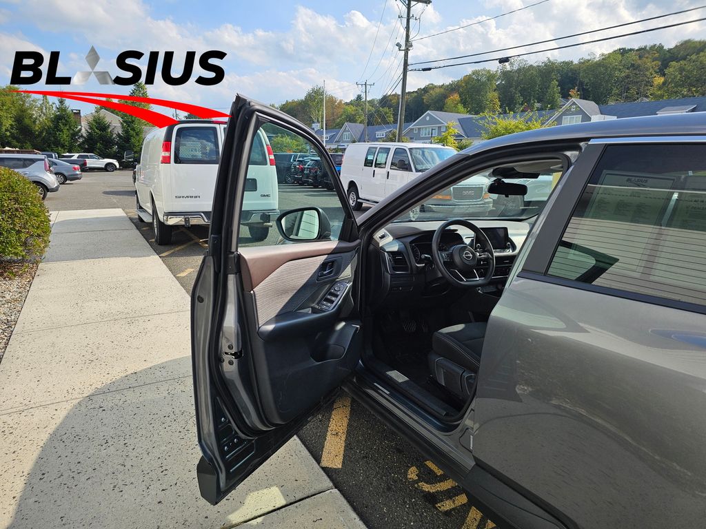 2023 Nissan Rogue S photo 4