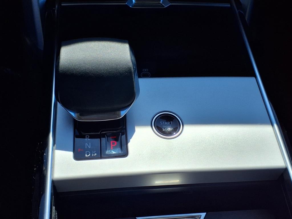 2025 Land Rover Range Rover SE photo 12