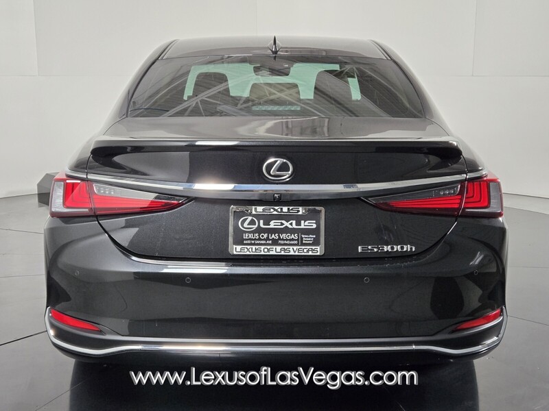 2025 Lexus ES 300h Luxury photo 4