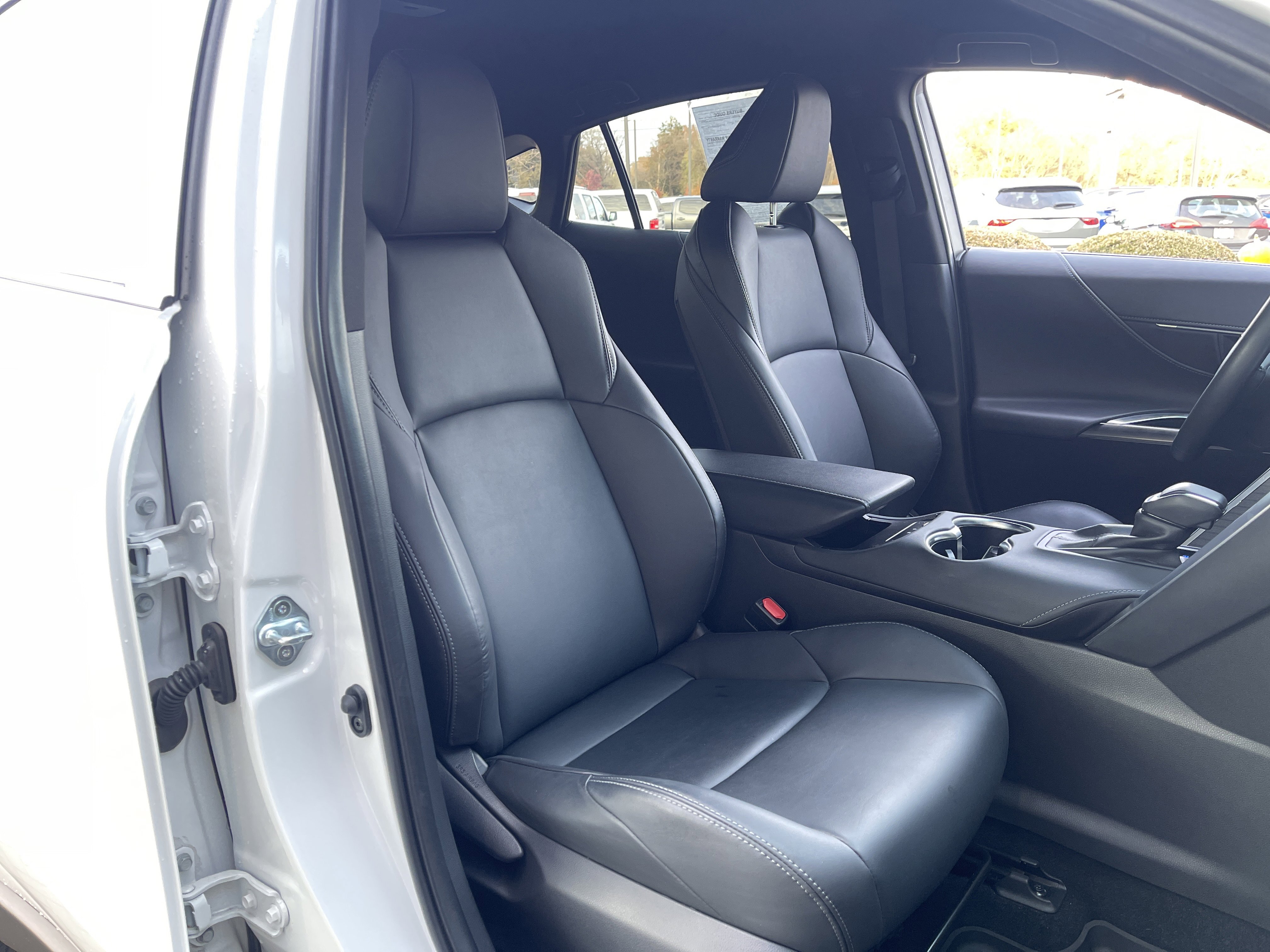 2023 Toyota Venza XLE photo 2