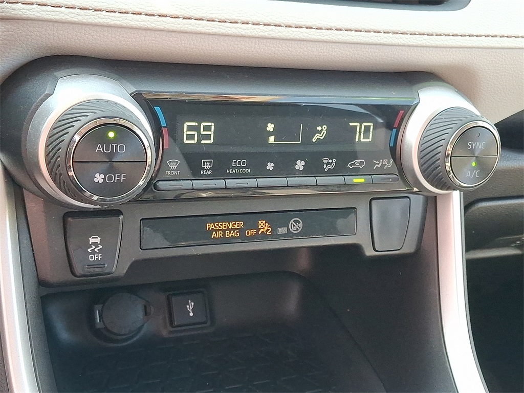 2022 Toyota RAV4 Hybrid XLE photo 18