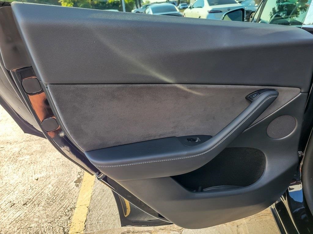 2025 Tesla Model Y Long Range photo 15
