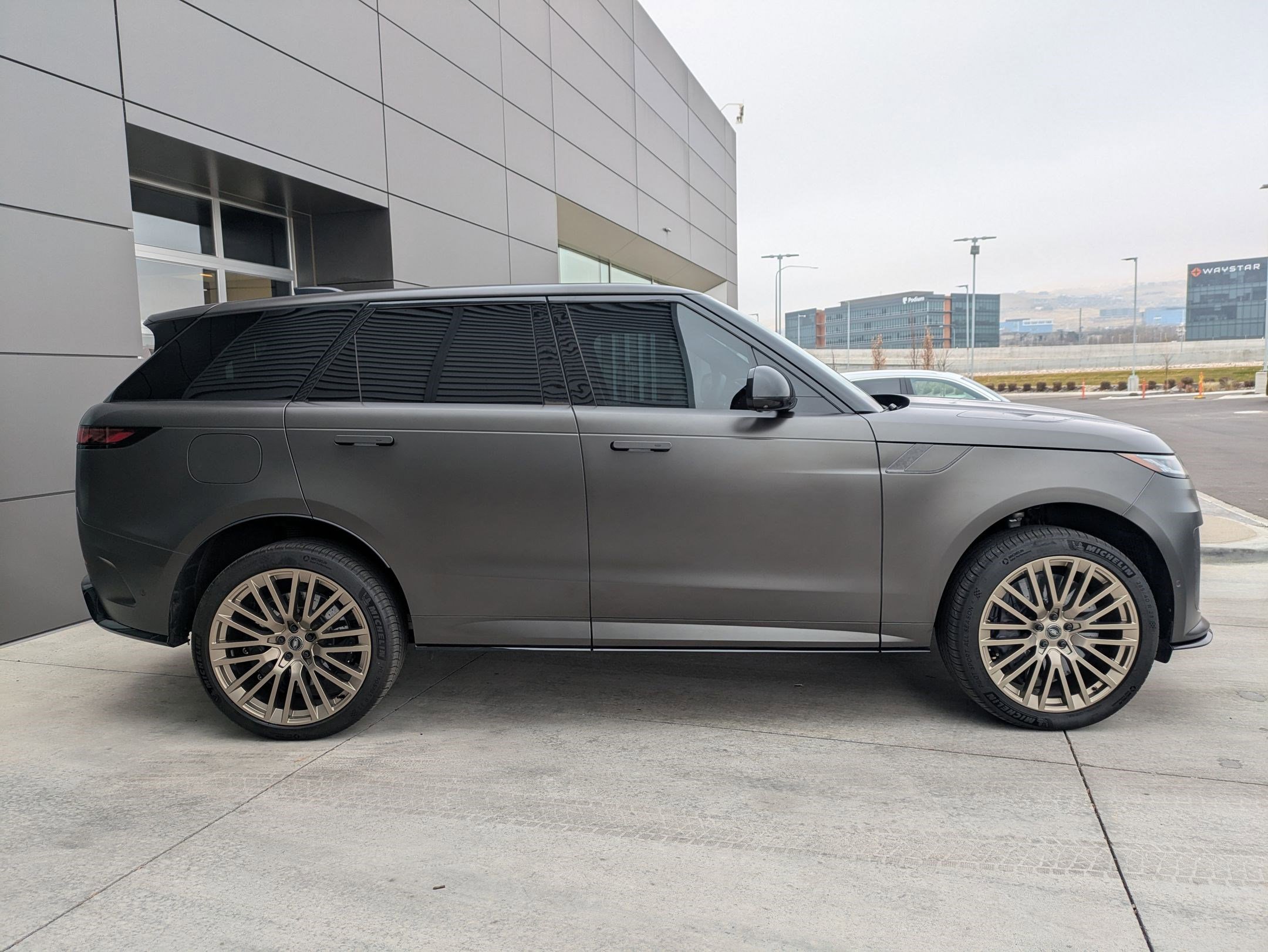 2025 Land Rover Range Rover Sport photo 4