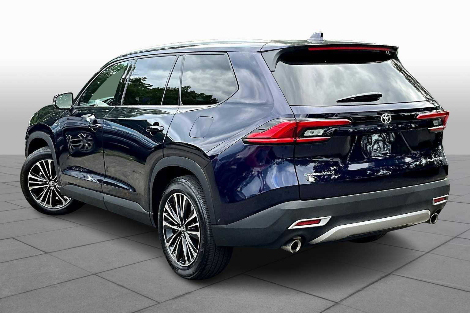 2024 Toyota Highlander Hybrid Platinum photo 10