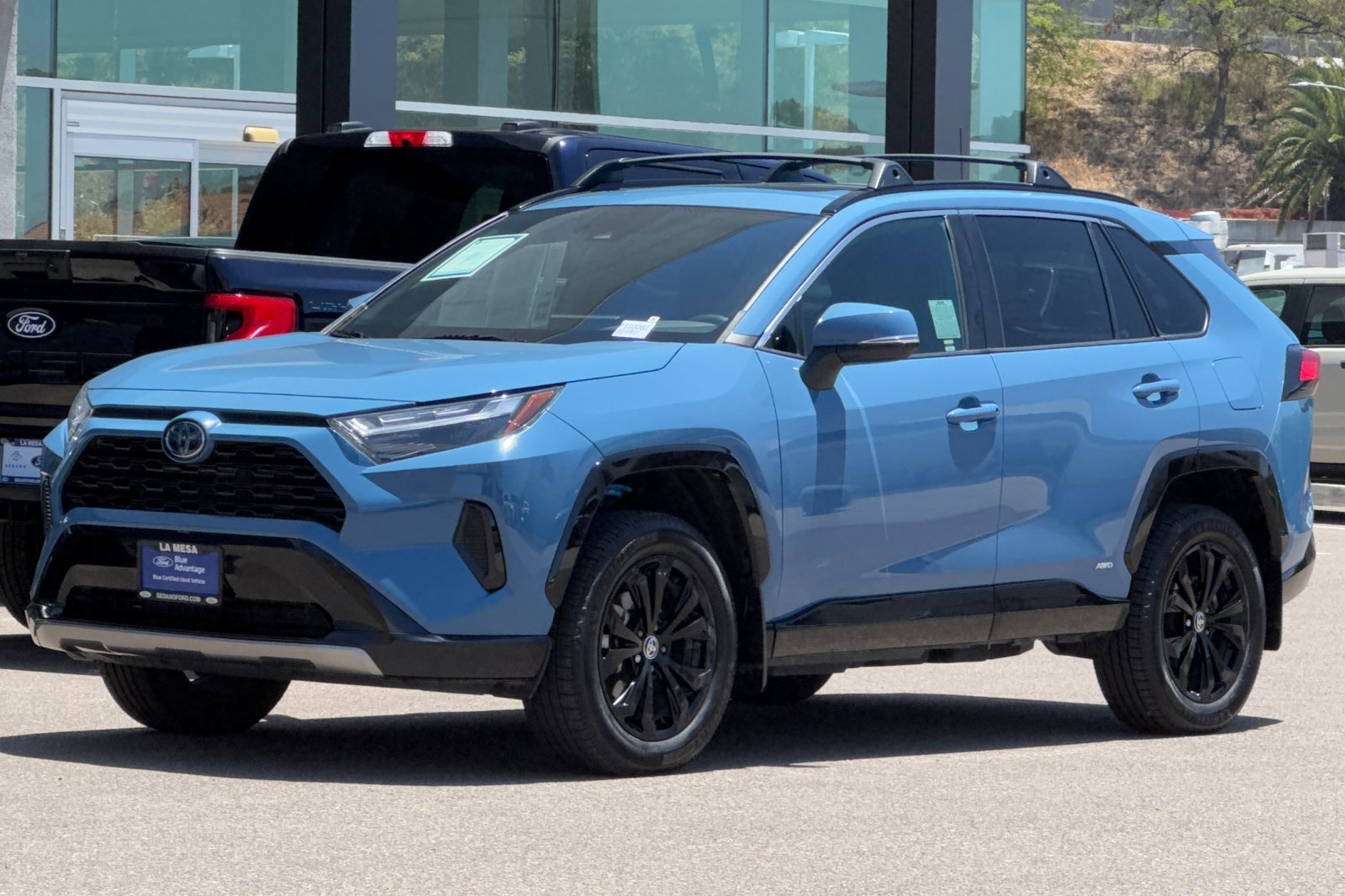 2022 Toyota RAV4 Hybrid SE photo 3