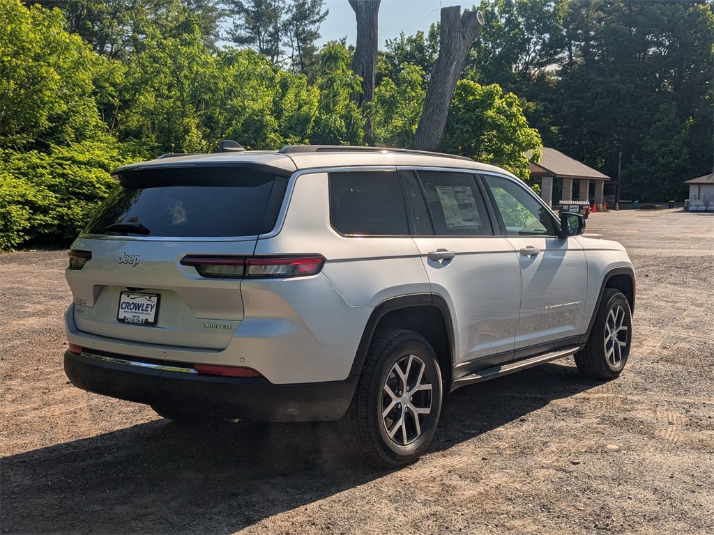 2025 Jeep Grand Cherokee Limited photo 3