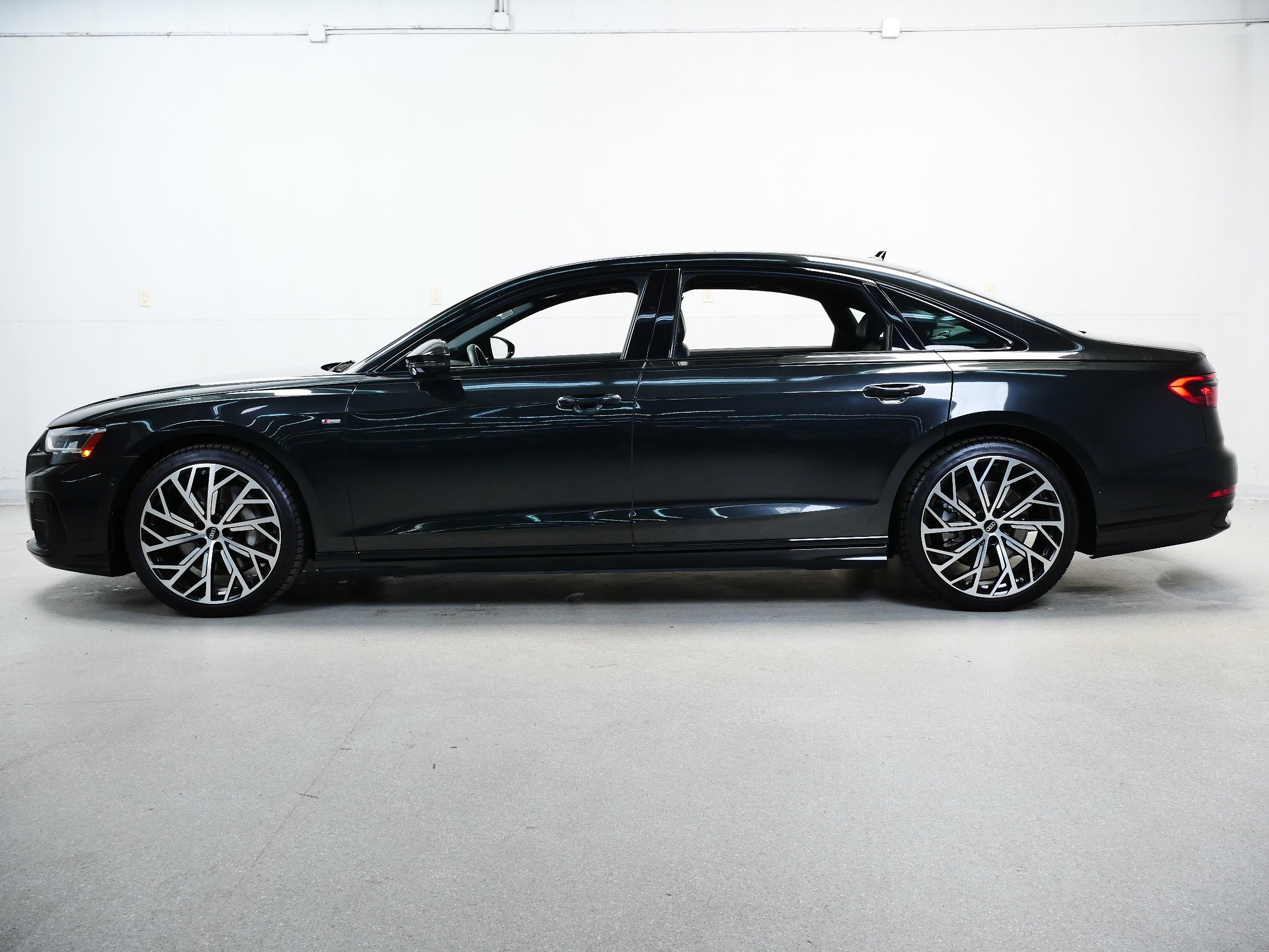 2022 Audi A8 L 55 photo 7