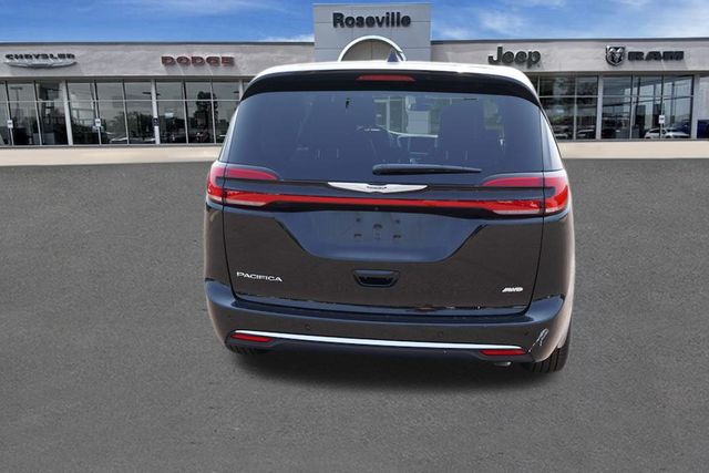 2025 Chrysler Pacifica photo 4