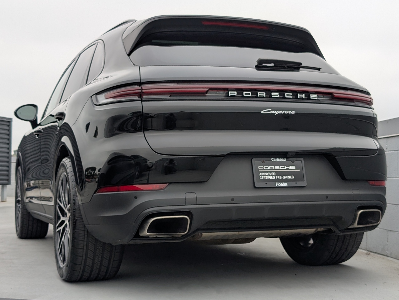 2024 Porsche Cayenne photo 2