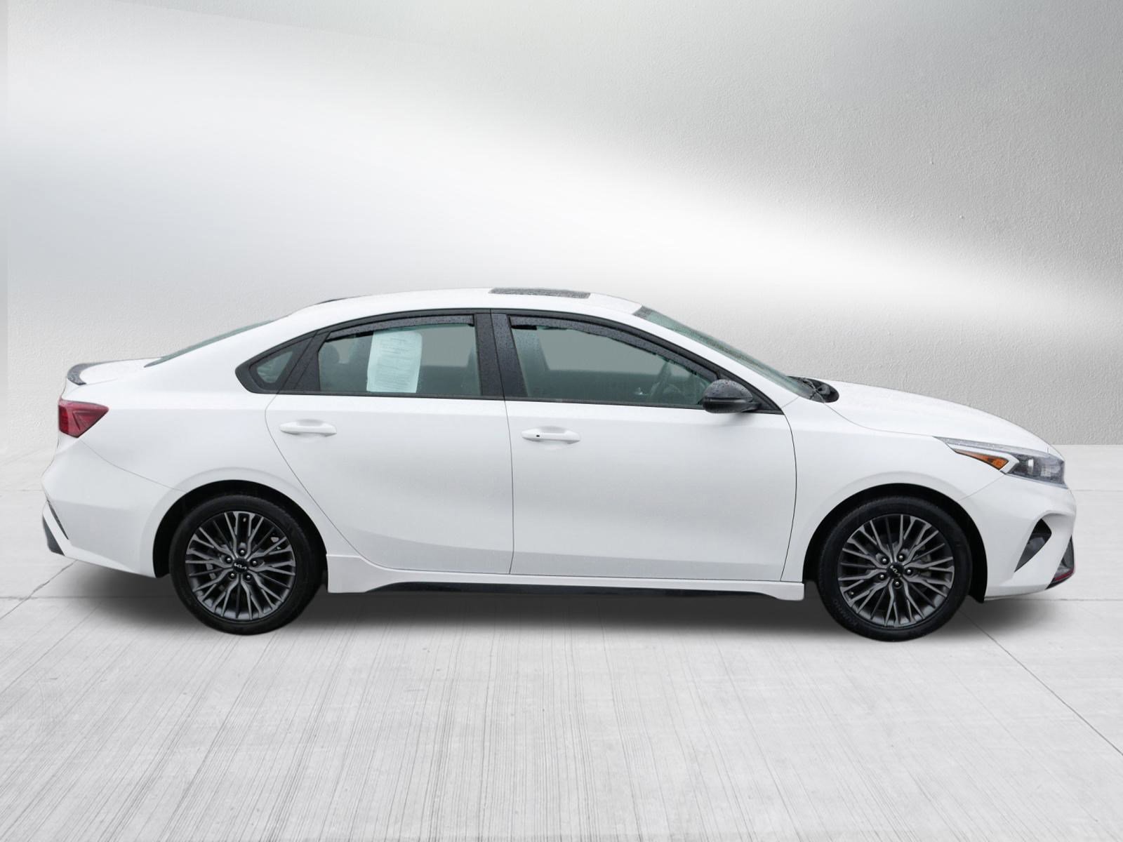 2023 Kia Forte GT-Line photo 4