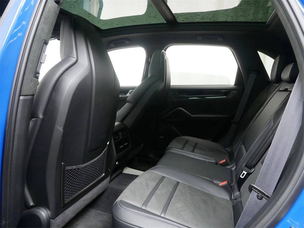 2025 Porsche Cayenne GTS photo 13